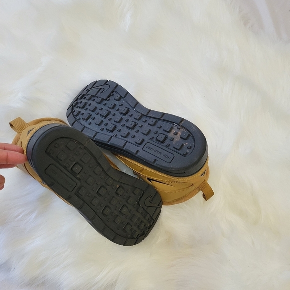Nike ACG Tan Boots - Picture 10 of 10